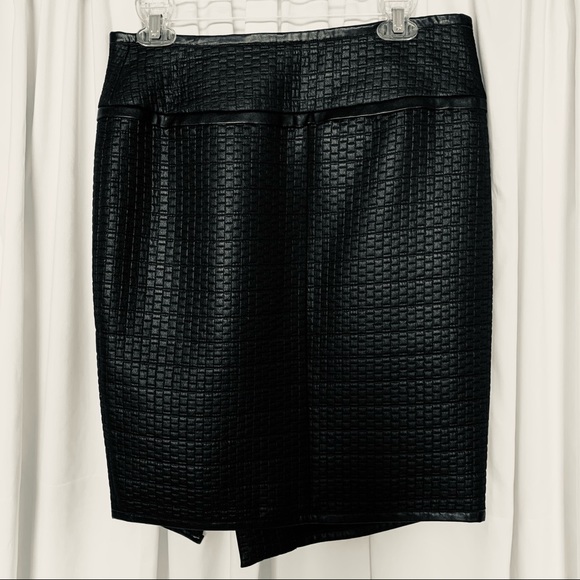 Lord & Taylor Black Faux Leather Women’s Skirt - Picture 3 of 9